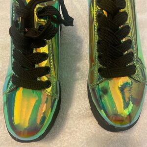 YRU Lala green holographic platform shoes. Women’s size 8.